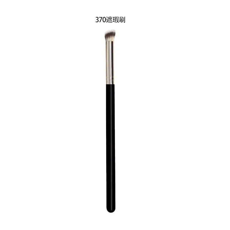 Concealer Brush Set with Thumb Shape and Foundation Brush